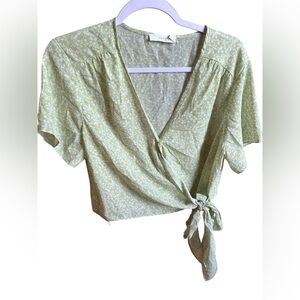 🥳 Lush Light Green Floral Wrap Blouse